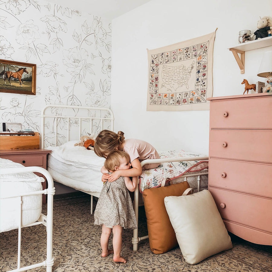 Choosing the Right Wallpaper for Girls’ Bedrooms: A Guide